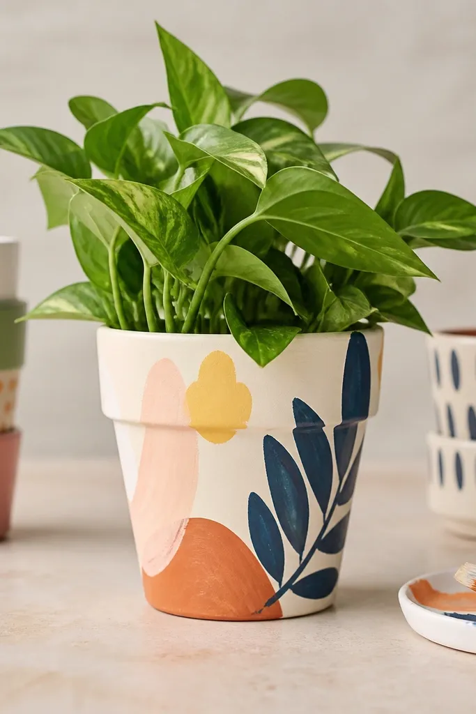 Budget flower pot painting ideas